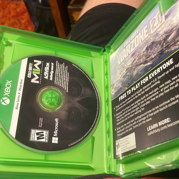 MW2 for the Xbox one and X no scratches as shown in picture is  like new. - Picture 2 of 3